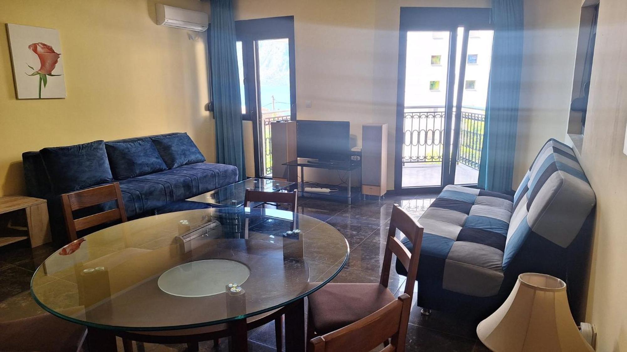 Apartments Coral Kotor Eksteriør bilde
