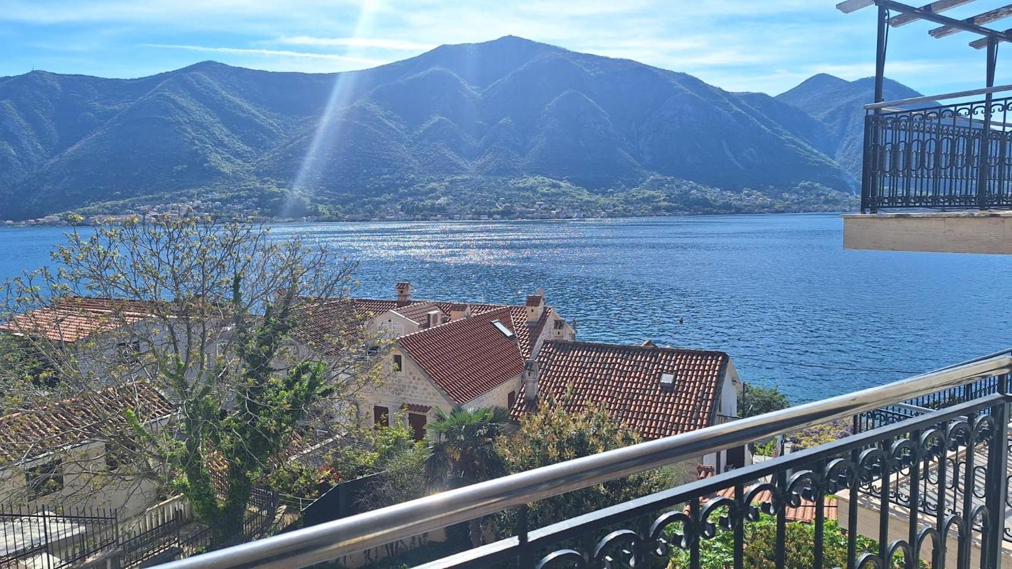 Apartments Coral Kotor Eksteriør bilde