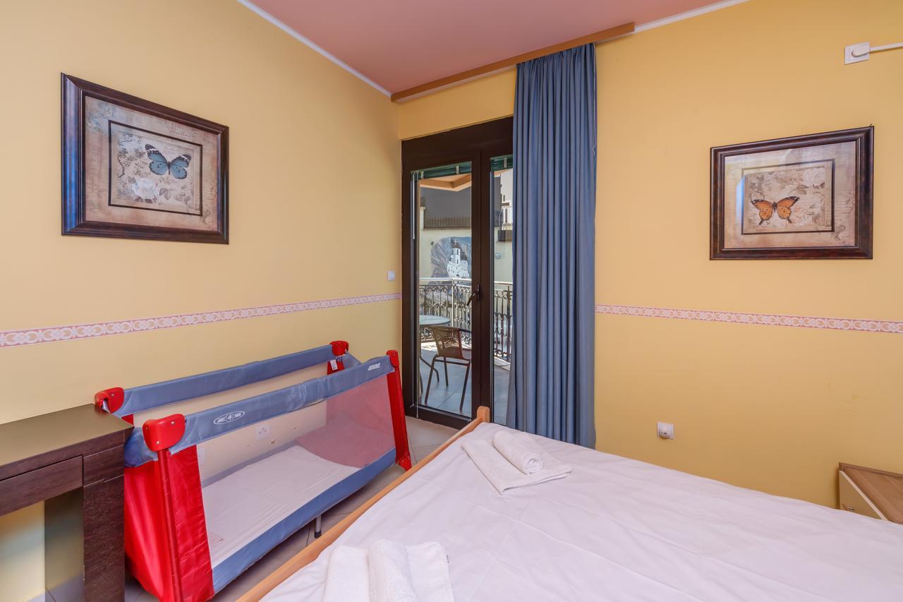 Apartments Coral Kotor Eksteriør bilde