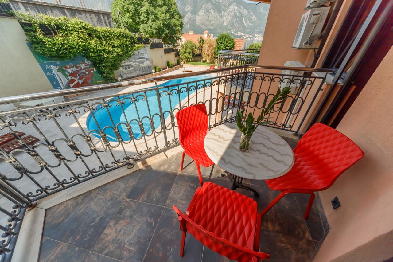 Apartments Coral Kotor Eksteriør bilde