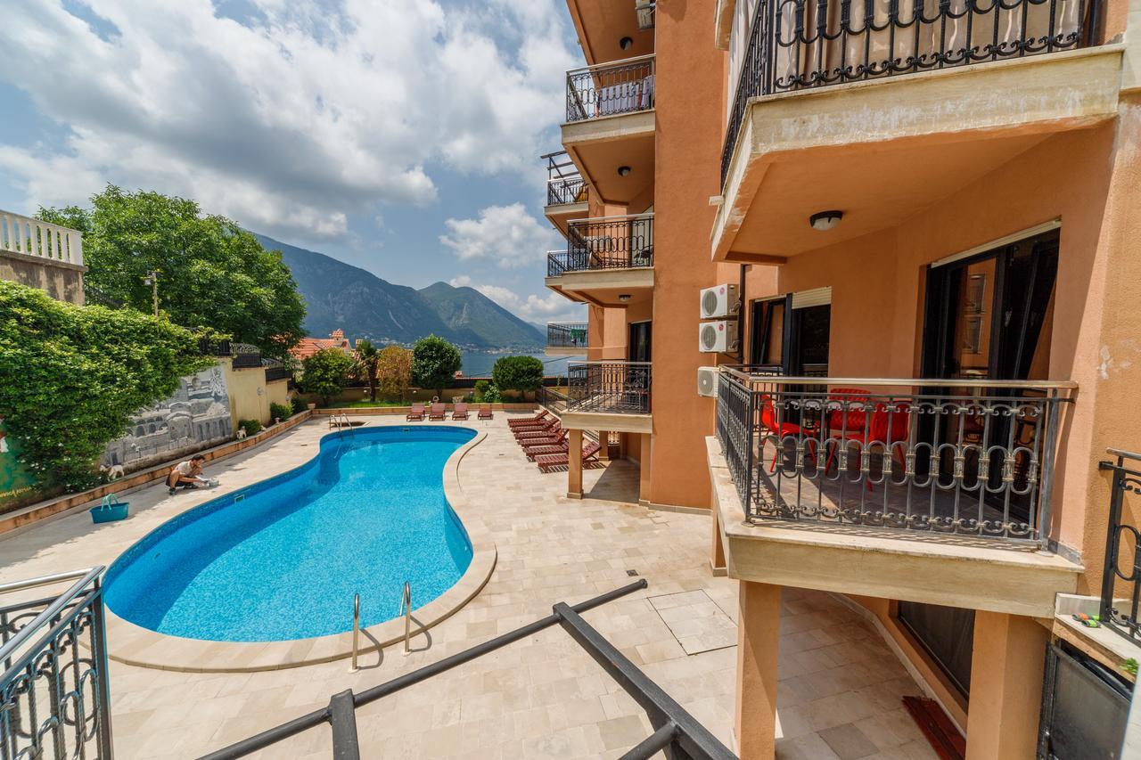Apartments Coral Kotor Eksteriør bilde