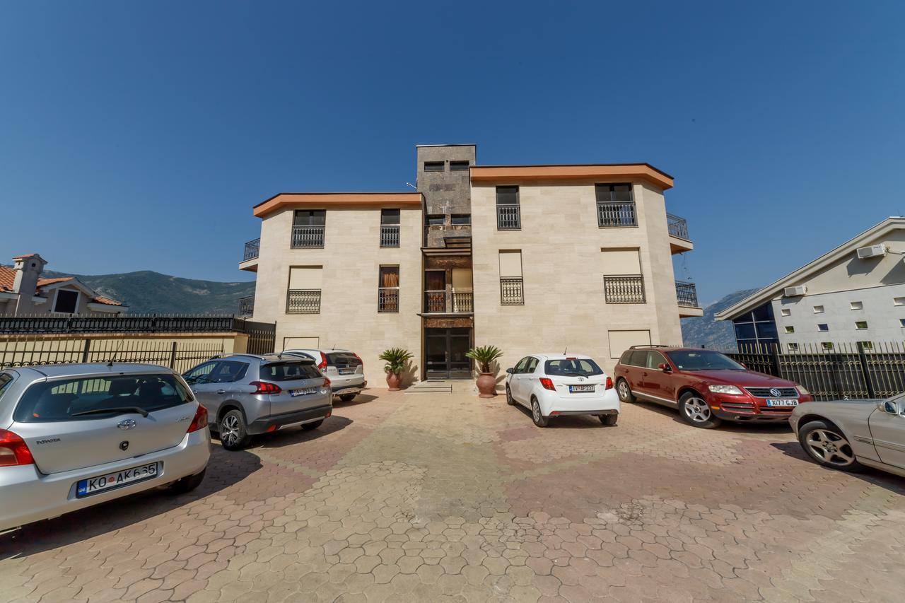Apartments Coral Kotor Eksteriør bilde