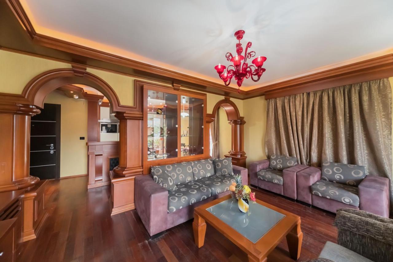 Apartments Coral Kotor Eksteriør bilde